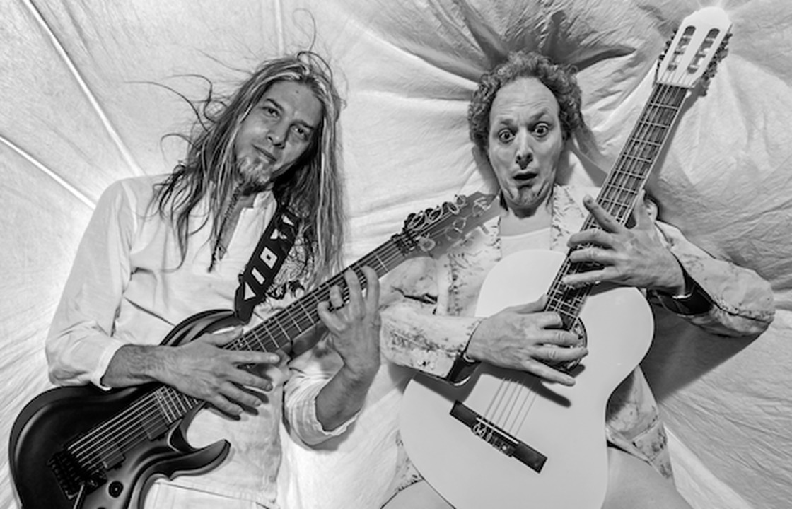Moving Guitars